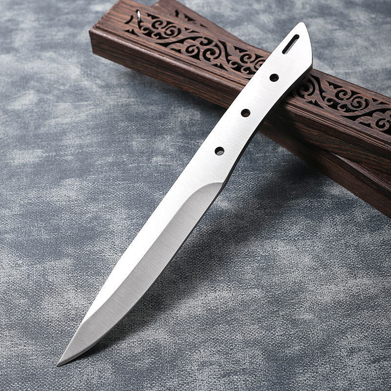 Outdoor Kitchen Throwing Knives