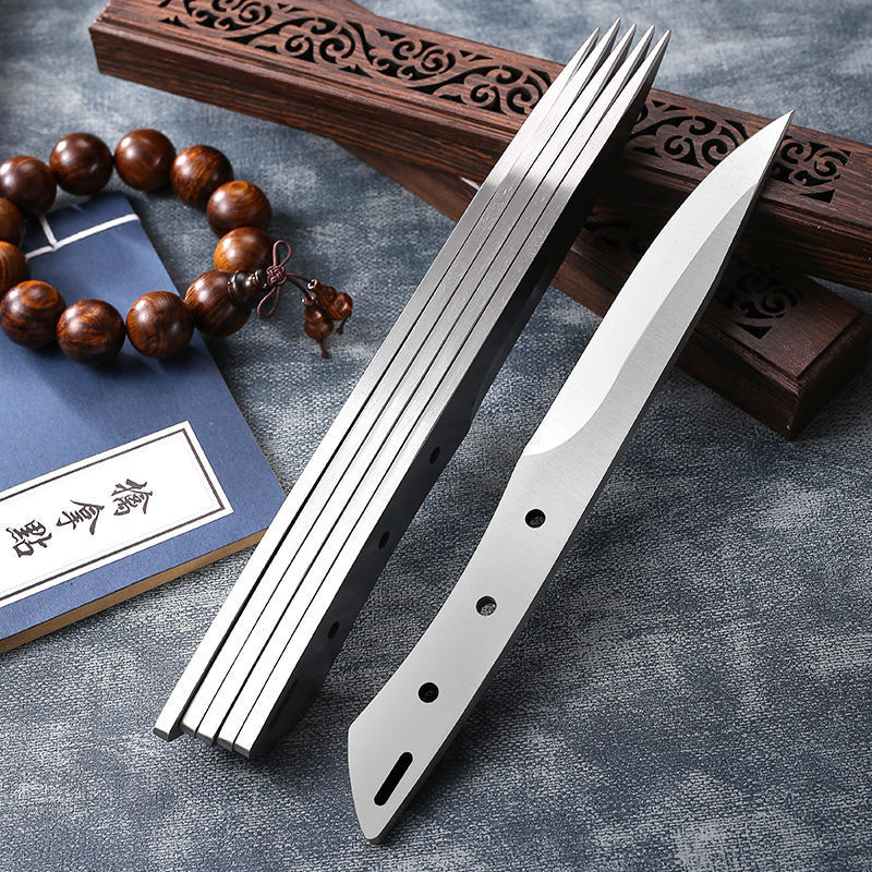 Outdoor Kitchen Throwing Knives